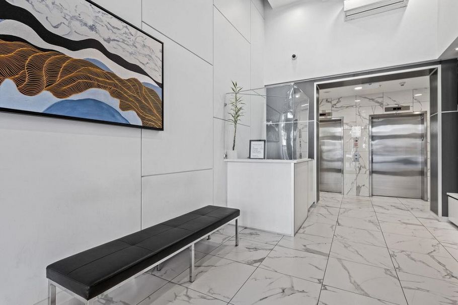 607 480 Robson Street Vancouver, BC - 3