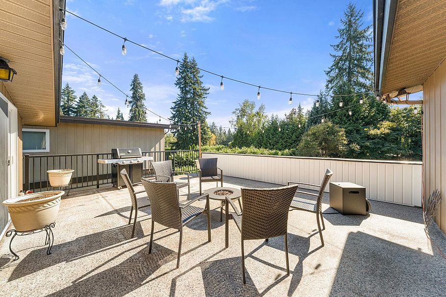 2763 Violet Street North Vancouver, BC - 18