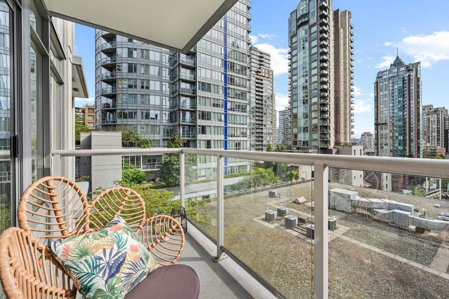607 480 Robson Street Vancouver, BC - 32