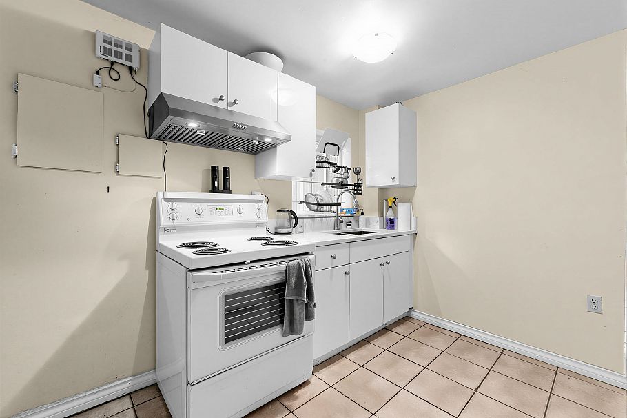 1972 E 51st Avenue Vancouver, BC - 16