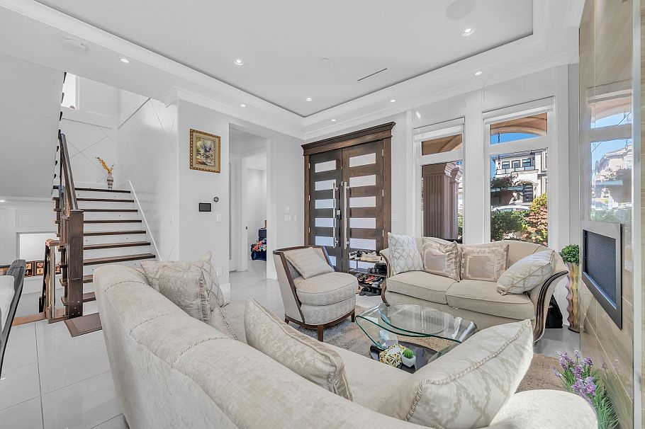 768 E 58th Avenue Vancouver, BC - 2