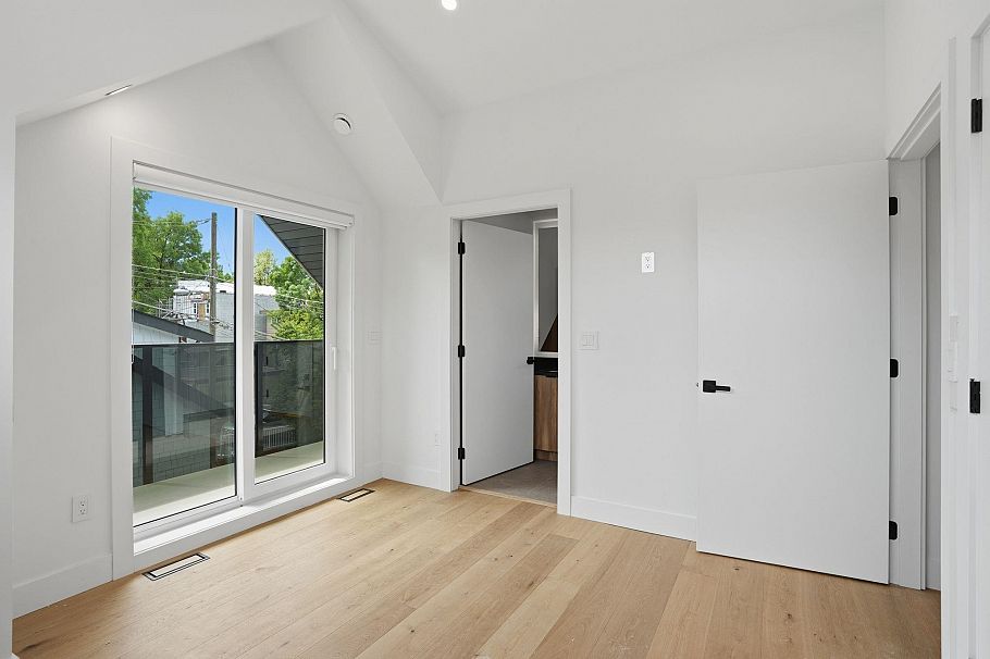 2 2438 E 20th Avenue Vancouver, BC - 22