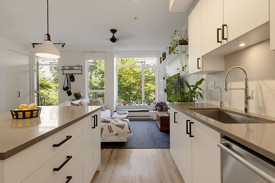 234 735 W 15th Street North Vancouver, BC - 9