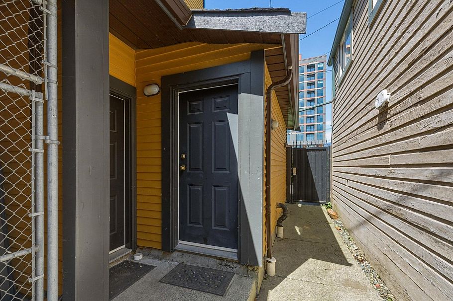 1073 E Pender Street Vancouver, BC - 36