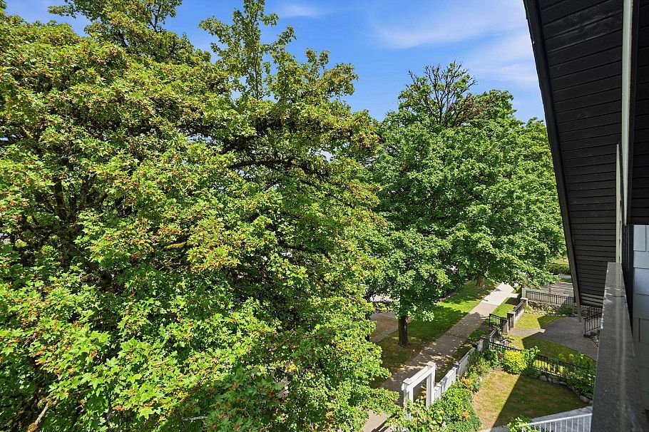 1 2438 E 20th Avenue Vancouver, BC - 32