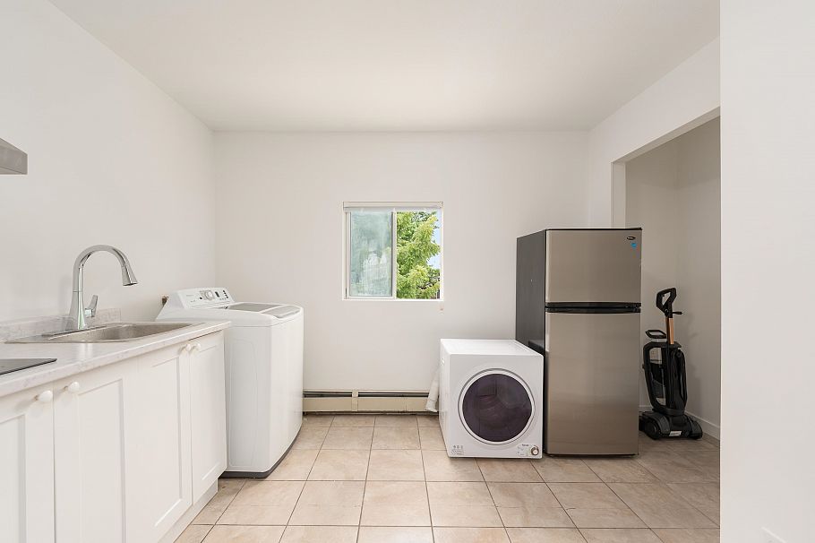 1038 E 51st Avenue Vancouver, BC - 12