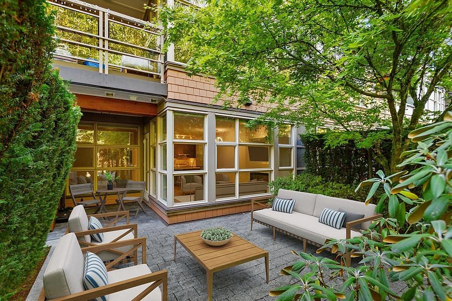 208 3606 Aldercrest Drive North Vancouver, BC - 3