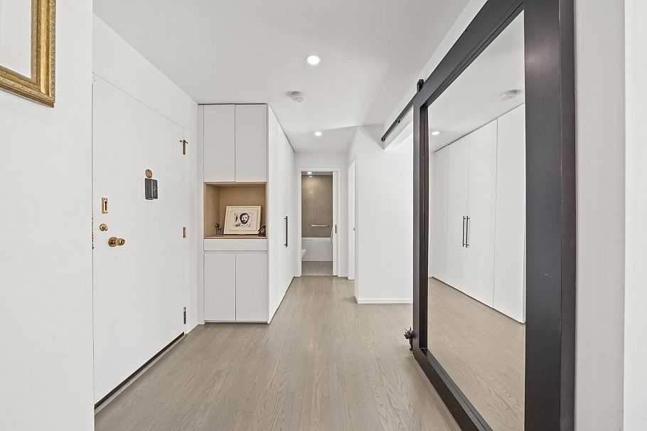 817 1445 Marpole Avenue Vancouver, BC - 2