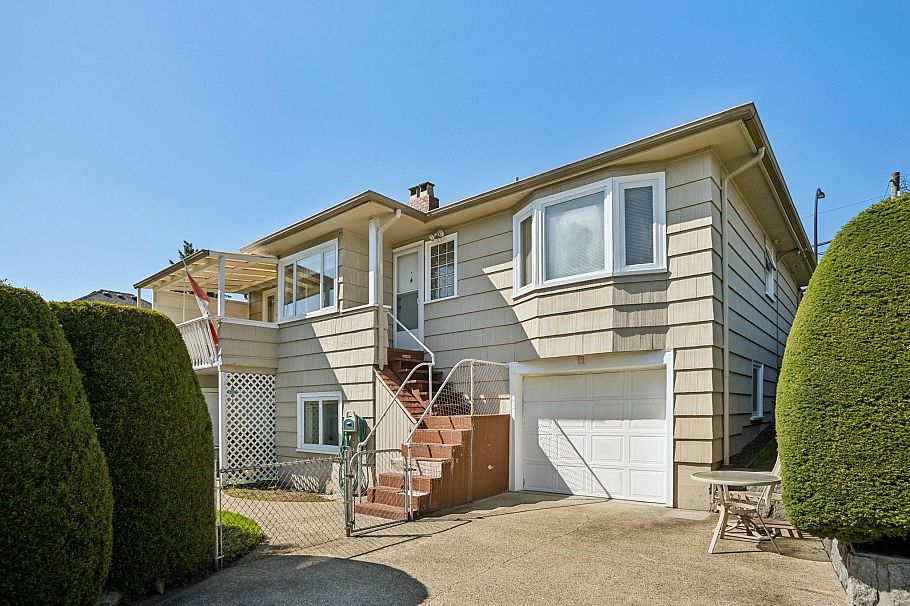 657 E Keith Road North Vancouver, BC - 26