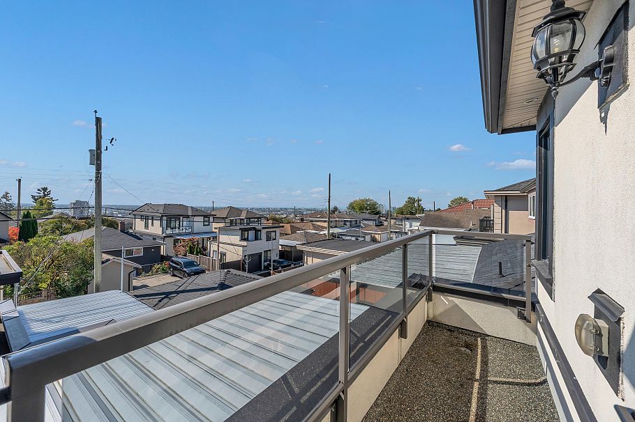 768 E 58th Avenue Vancouver, BC - 25