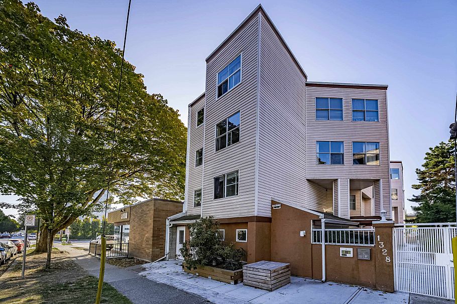 1 1328 W 73rd Avenue Vancouver, BC - 1