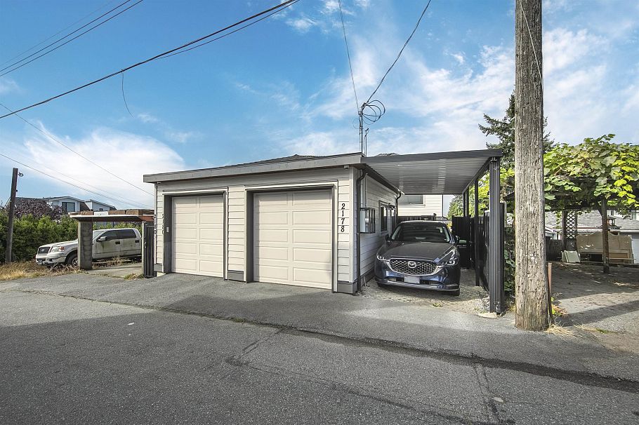 2178 Renfrew Street Vancouver, BC - 23