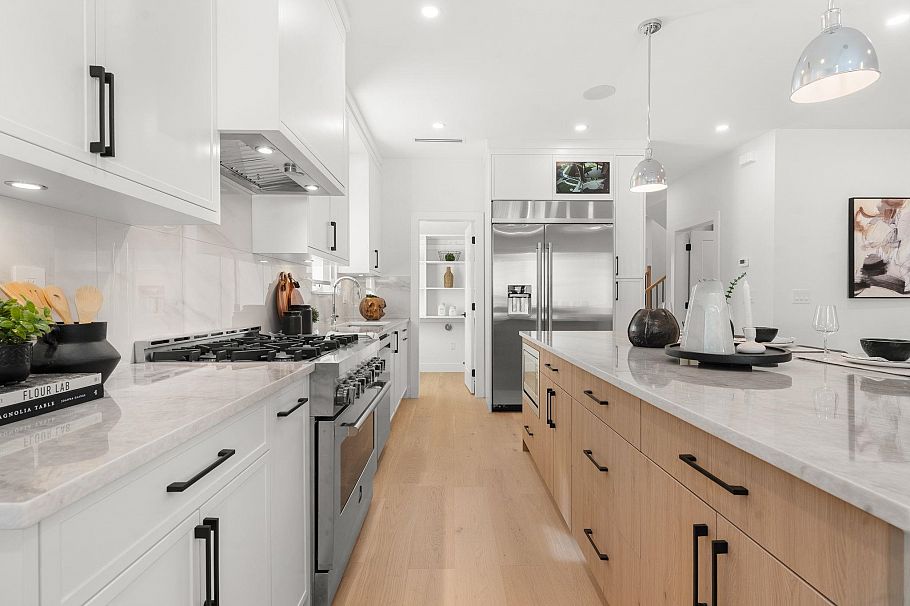 1350 Ross Road North Vancouver, BC - 16