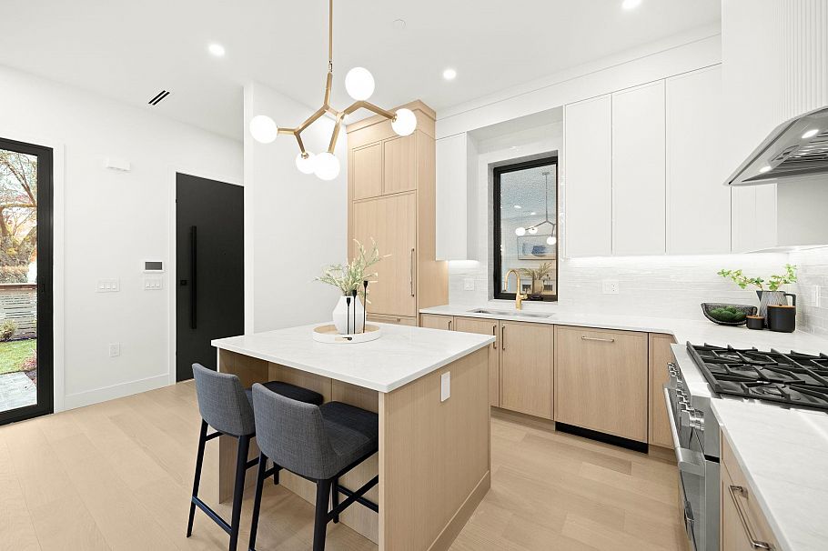 1095 E 14th Avenue Vancouver, BC - 7