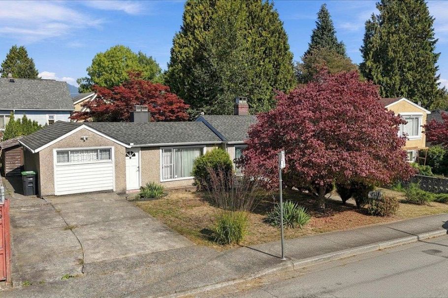 2219 E 25th Avenue Vancouver, BC - 9