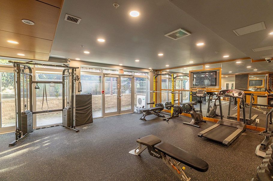 234 735 W 15th Street North Vancouver, BC - 39