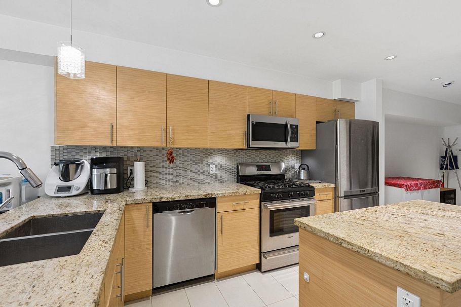 204 2832 Capilano Road North Vancouver, BC - 11