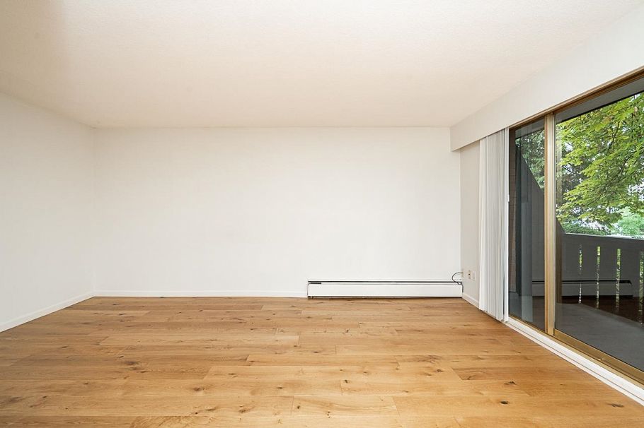 106 235 E 13th Street North Vancouver, BC - 16