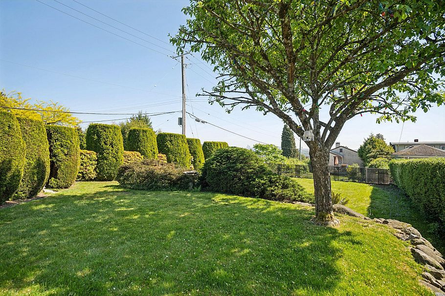 657 E Keith Road North Vancouver, BC - 29