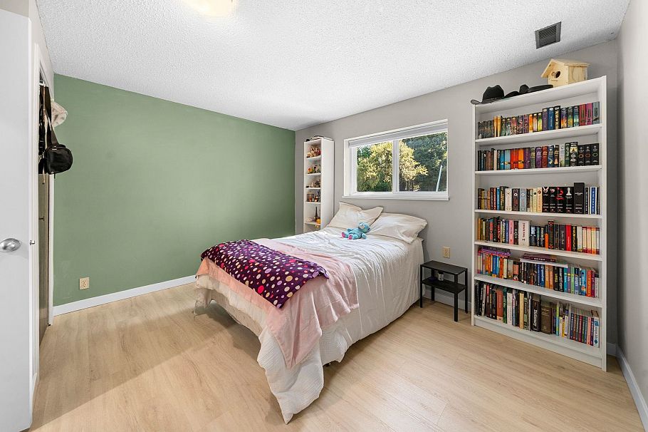 2763 Violet Street North Vancouver, BC - 28