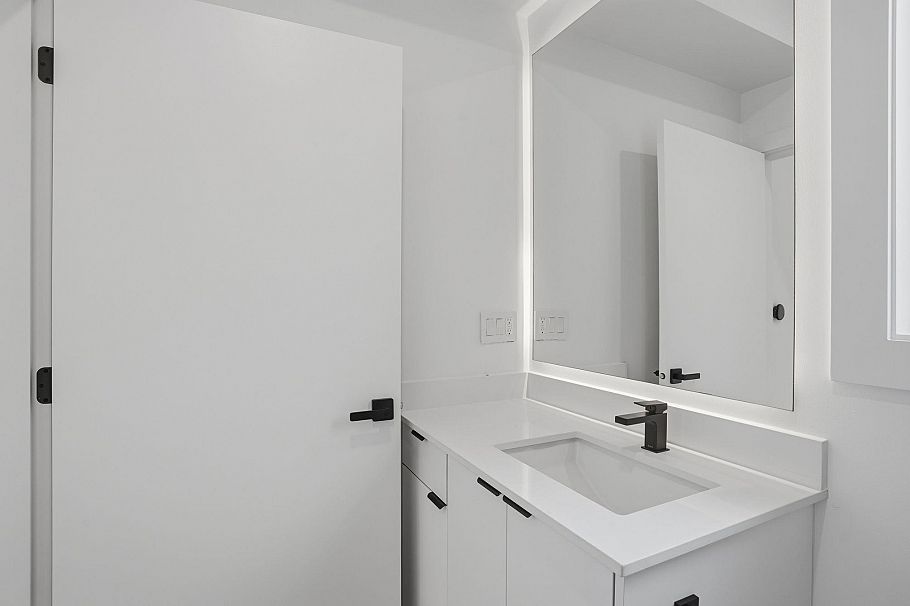 2 2438 E 20th Avenue Vancouver, BC - 17