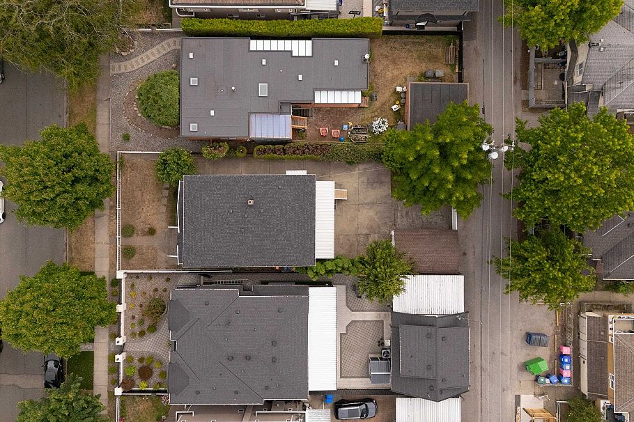 1038 E 51st Avenue Vancouver, BC - 38