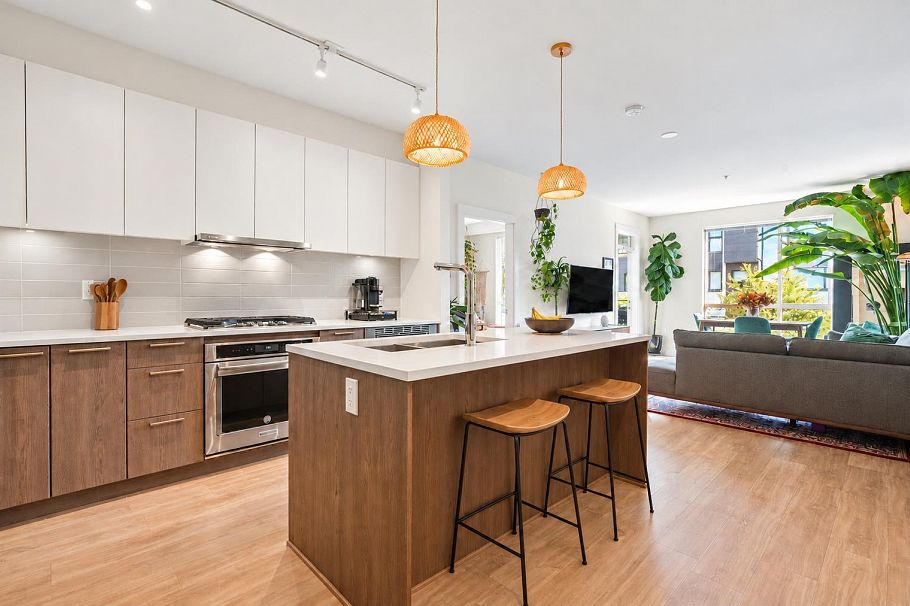 105 625 E 3rd Street North Vancouver, BC - 1