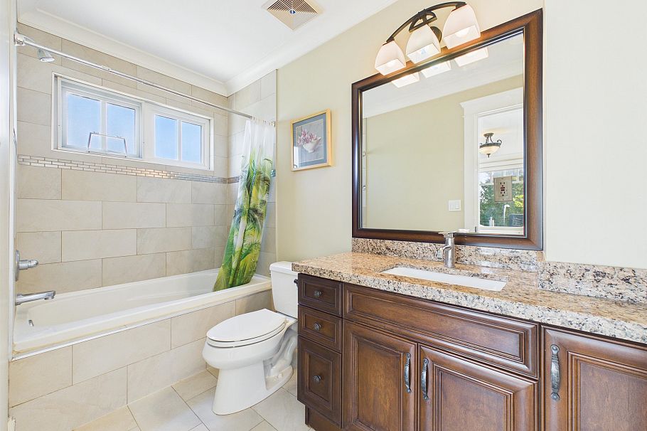 3575 W 38th Avenue Vancouver, BC - 27