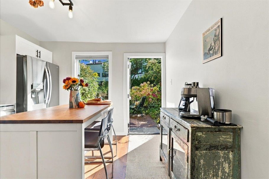 1124 Ironwork Passage Vancouver, BC - 23