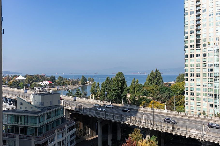 1401 907 Beach Avenue Vancouver, BC - 30