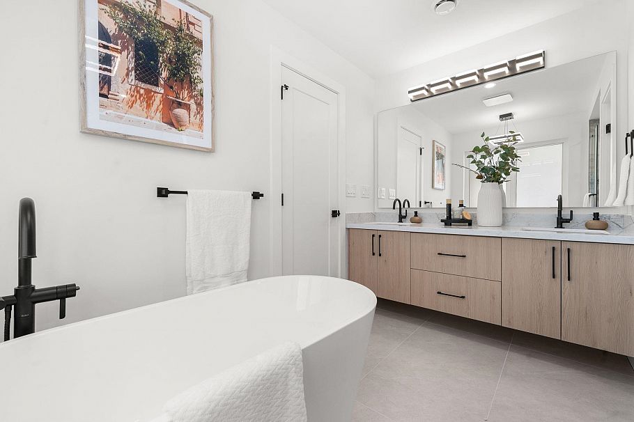 1350 Ross Road North Vancouver, BC - 26