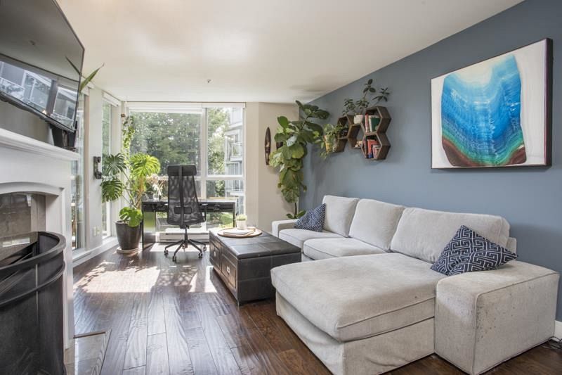 211 8460 Jellicoe Street Vancouver, BC - 3