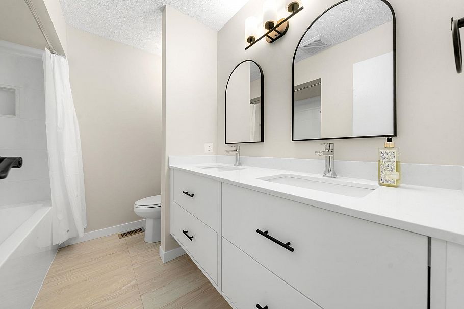 2763 Violet Street North Vancouver, BC - 25