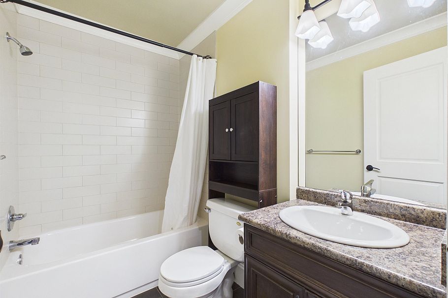 3575 W 38th Avenue Vancouver, BC - 36