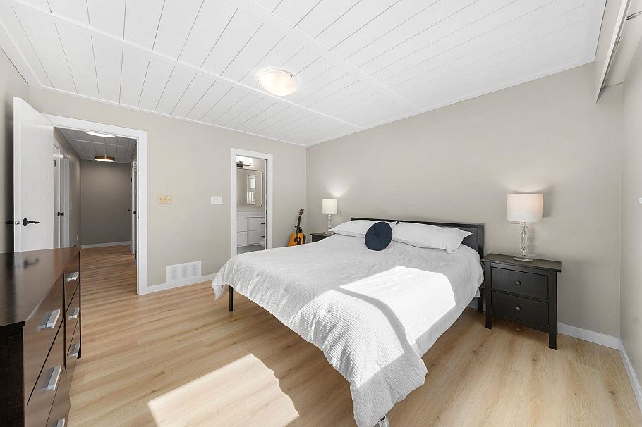 2763 Violet Street North Vancouver, BC - 21