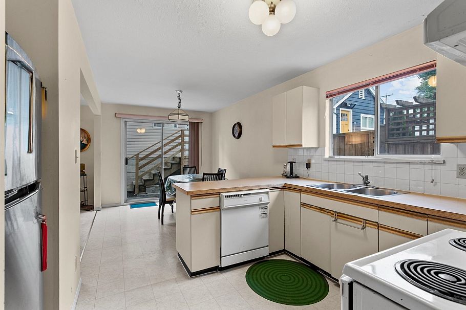 1678 E 13th Avenue Vancouver, BC - 11