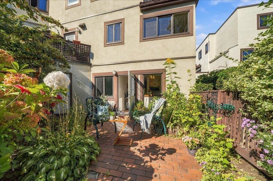 1124 Ironwork Passage Vancouver, BC - 32
