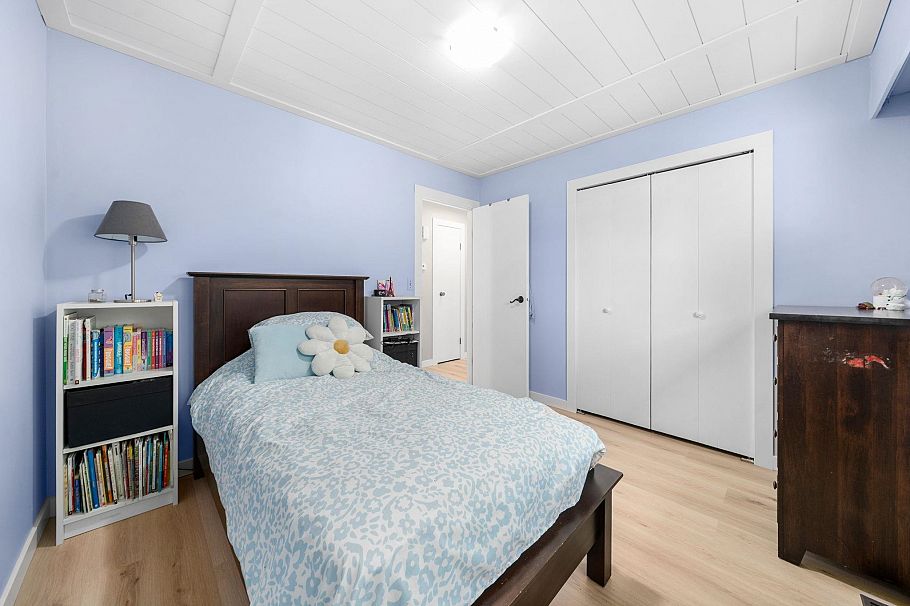 2763 Violet Street North Vancouver, BC - 23