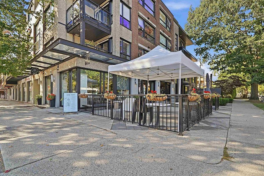 203 2481 Waterloo Street Vancouver, BC - 1