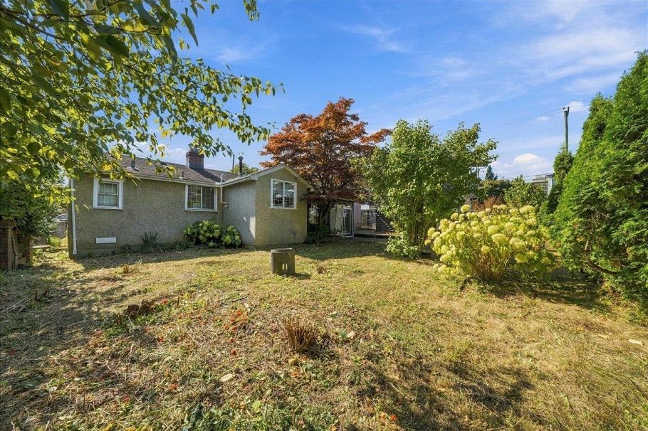 2219 E 25th Avenue Vancouver, BC - 17