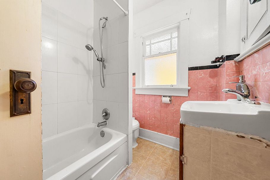 3218 W 6th Avenue Vancouver, BC - 13
