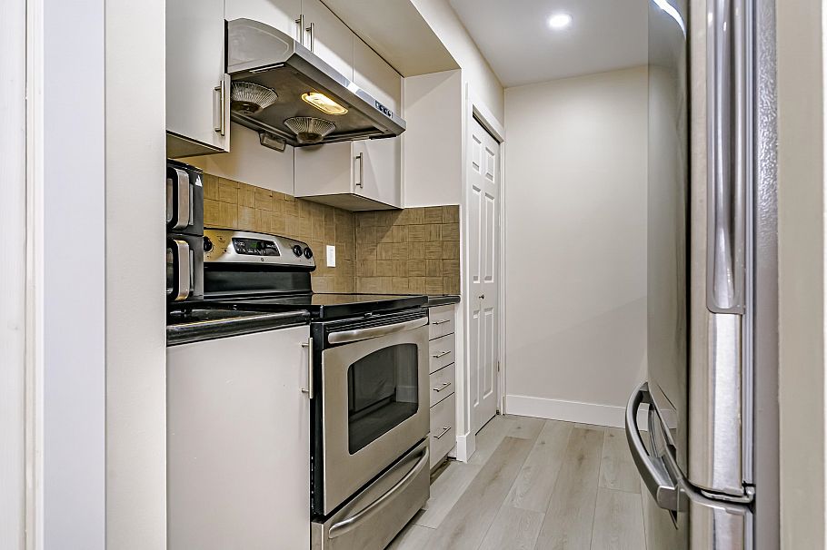 1 1328 W 73rd Avenue Vancouver, BC - 12