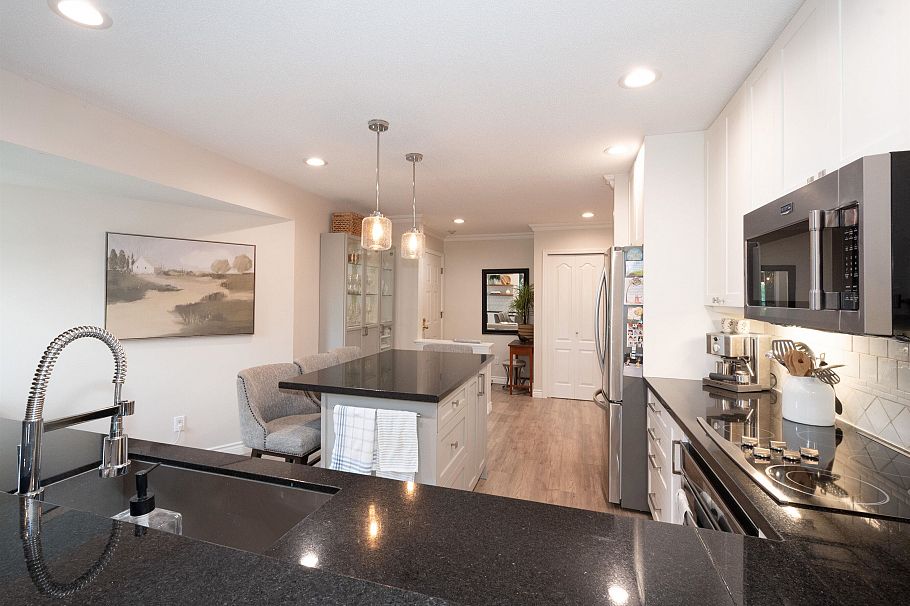 706 1500 Ostler Court North Vancouver, BC - 4