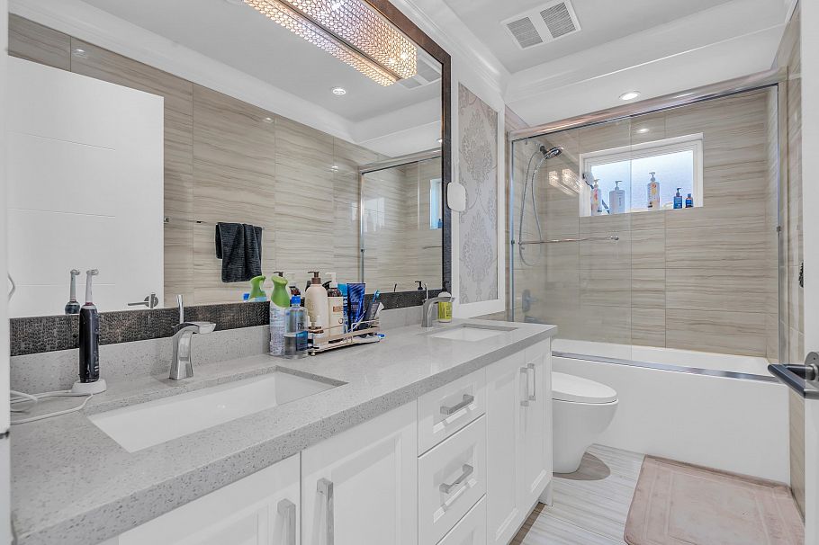 768 E 58th Avenue Vancouver, BC - 29
