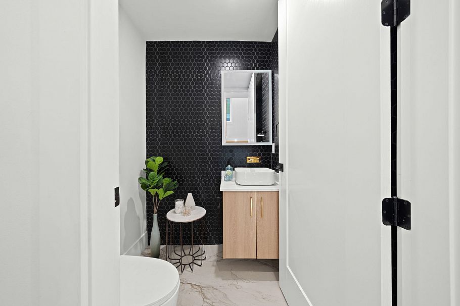 1 1967 E 13th Avenue Vancouver, BC - 20