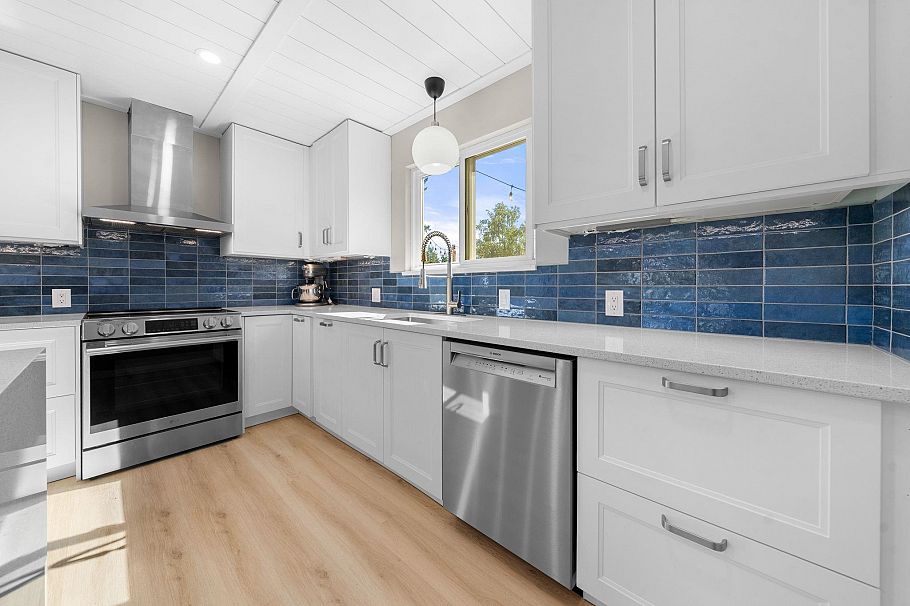2763 Violet Street North Vancouver, BC - 11