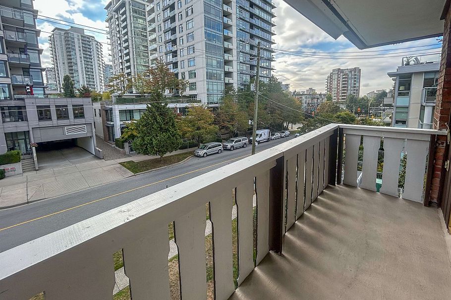 302 1345 Chesterfield Avenue North Vancouver, BC - 9