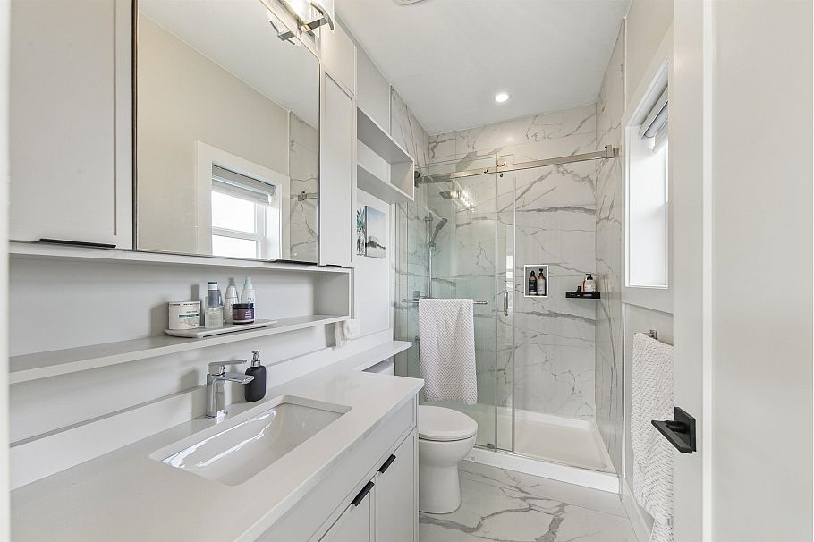2178 Renfrew Street Vancouver, BC - 19