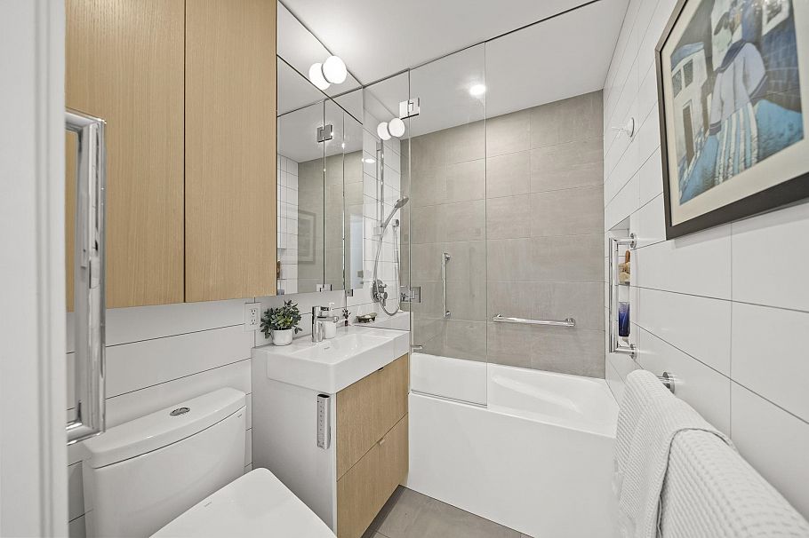 817 1445 Marpole Avenue Vancouver, BC - 27