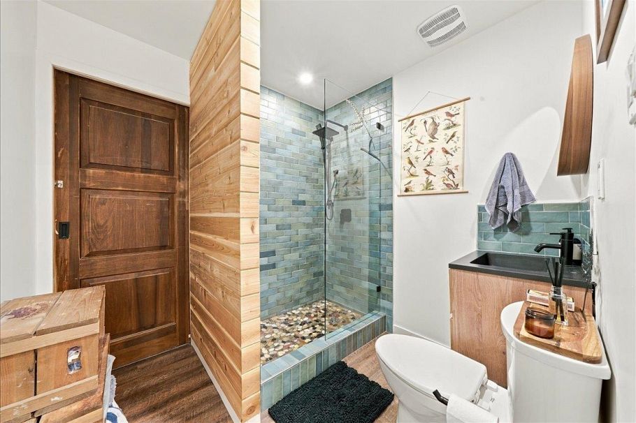 4151 Fircrest Place North Vancouver, BC - 32